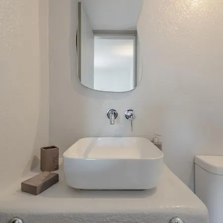 Wave Whisper Villa